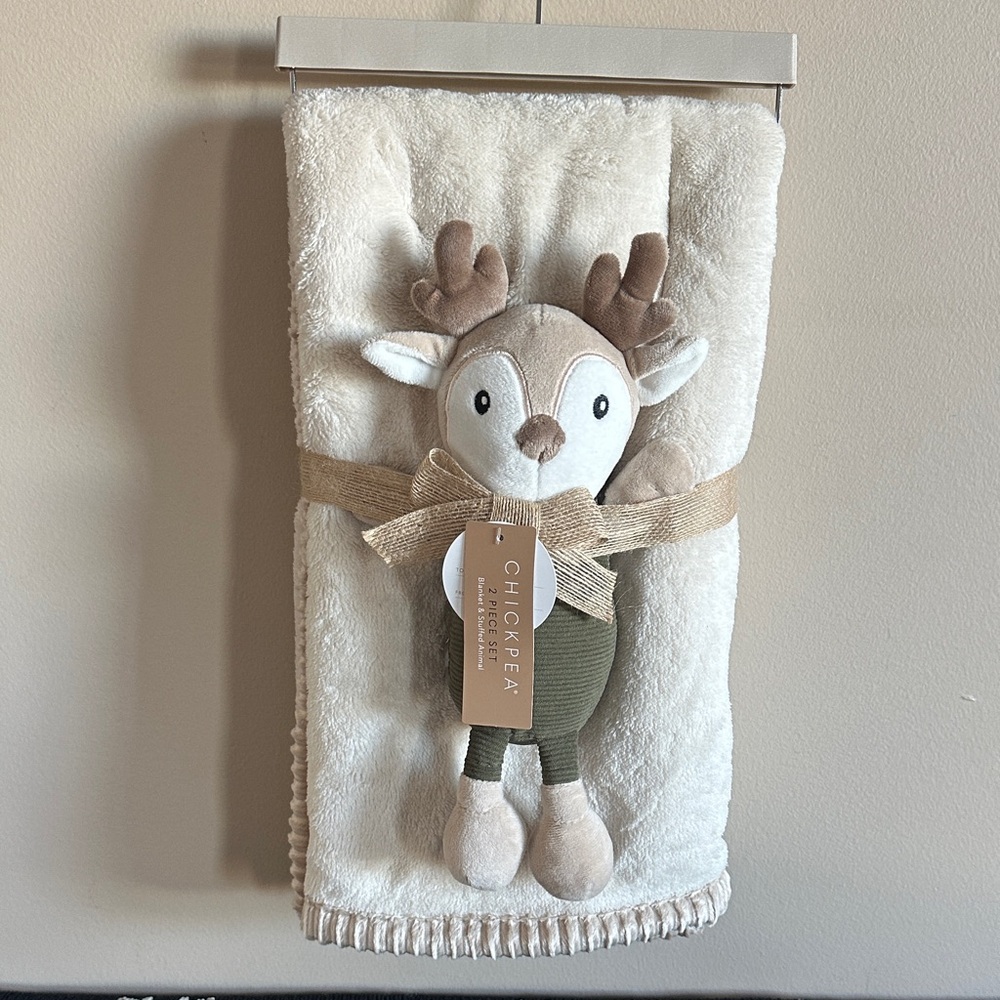 Chick Pea Holiday Christmas Reindeer Plush Baby Blanket Beige Green NEW!